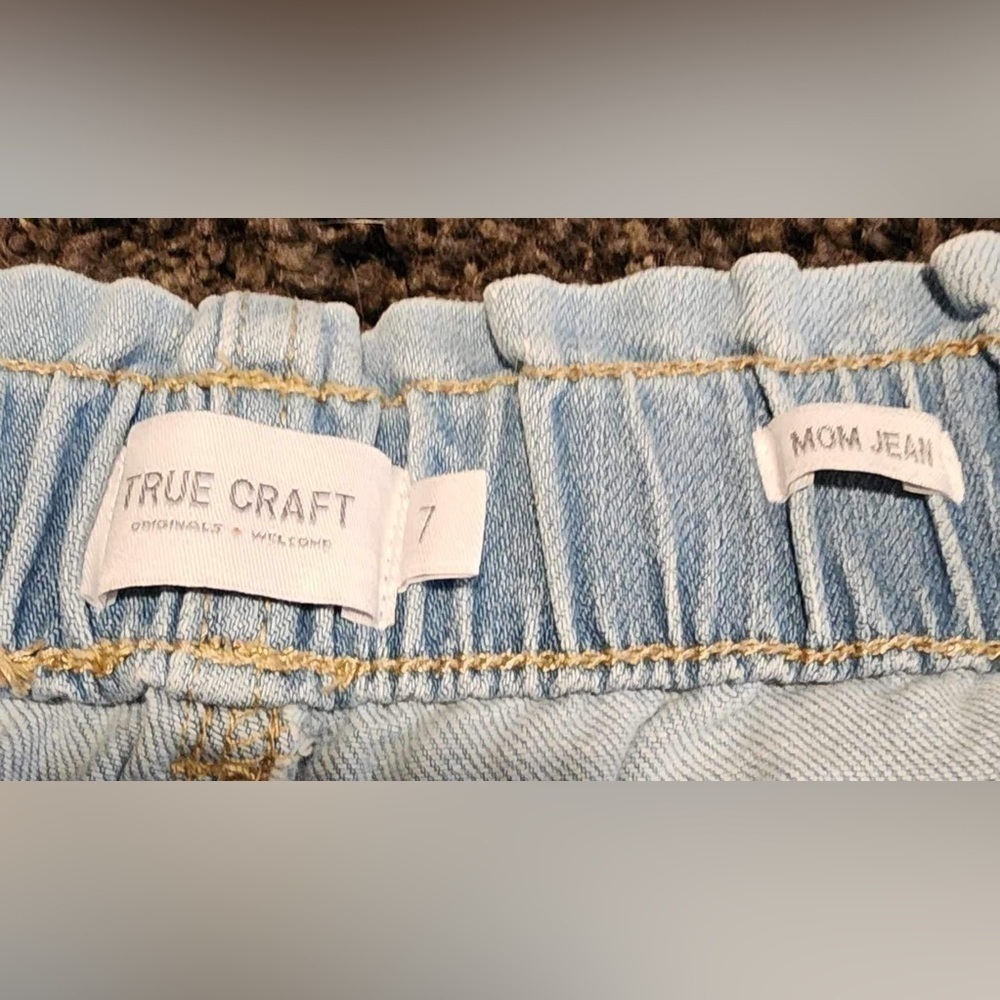 TRUE Craft Light Wash Some Distress Size 7 High Waisted Mom Jeans - Picture 3 of 12